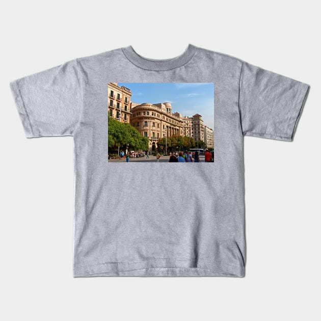 Plaça de Catalunya Kids T-Shirt by tomg